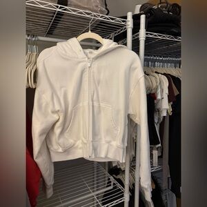 Aritzia Boyfriend Fit Sweatfleece Cropped Hoodie